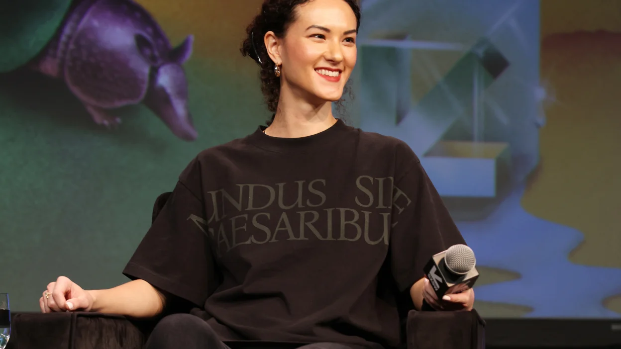 Jay Graber's Mundus sine Caesaribus t-shirt