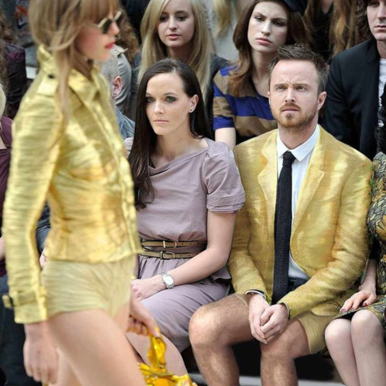 Aaron Paul virou meme fashion durante desfile