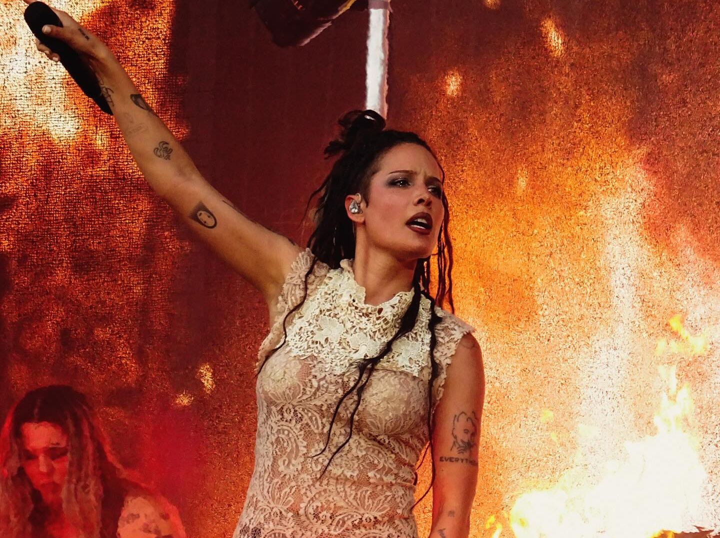 Halsey e a gravação de Without Me em São Paulo