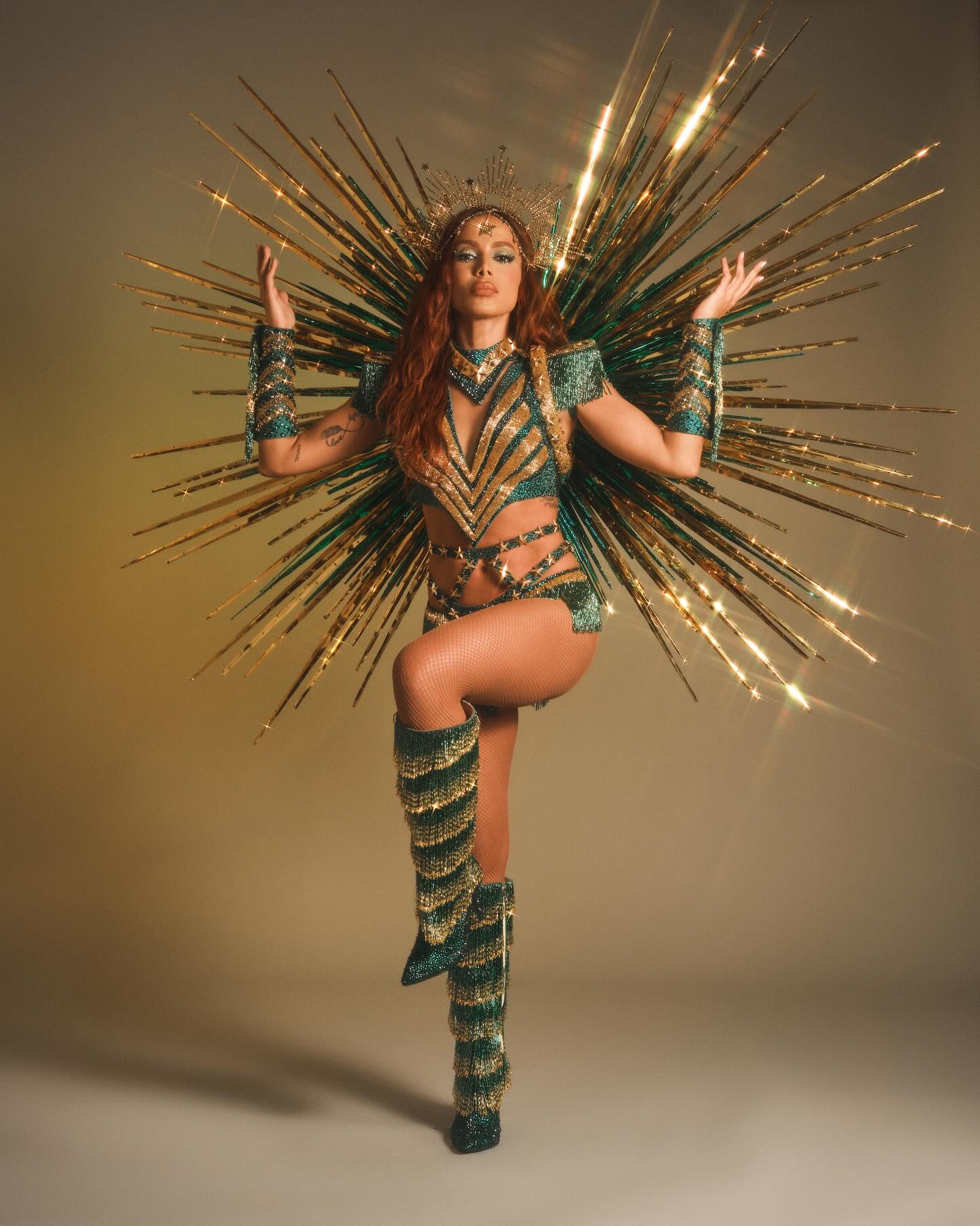 Looks de Carnaval 2024: Anitta para "Ensaios da Anitta" com homenagens às escolas de samba