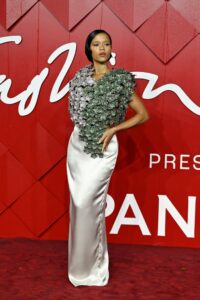Taylor Russell, de Loewe no The Fashion Awards 2023