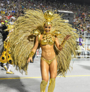 Carnaval da Sabrina Sato: fantasias e looks - madrinha da bateria da Gaviões da Fiel em 2014