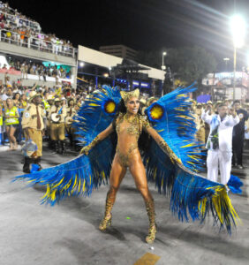 Carnaval da Sabrina Sato: fantasias e looks - rainha de bateria da Vila Isabel em 2014