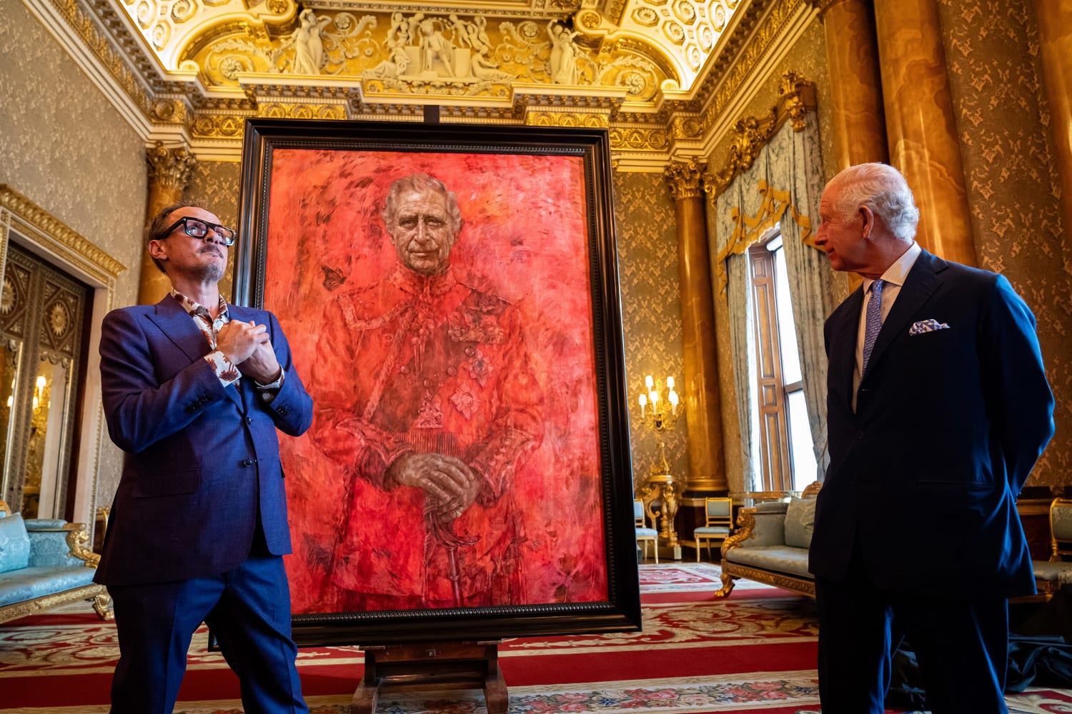 Retrato polêmico do rei Charles III deve ganhar novo local no Palácio de Buckingham após repercussão