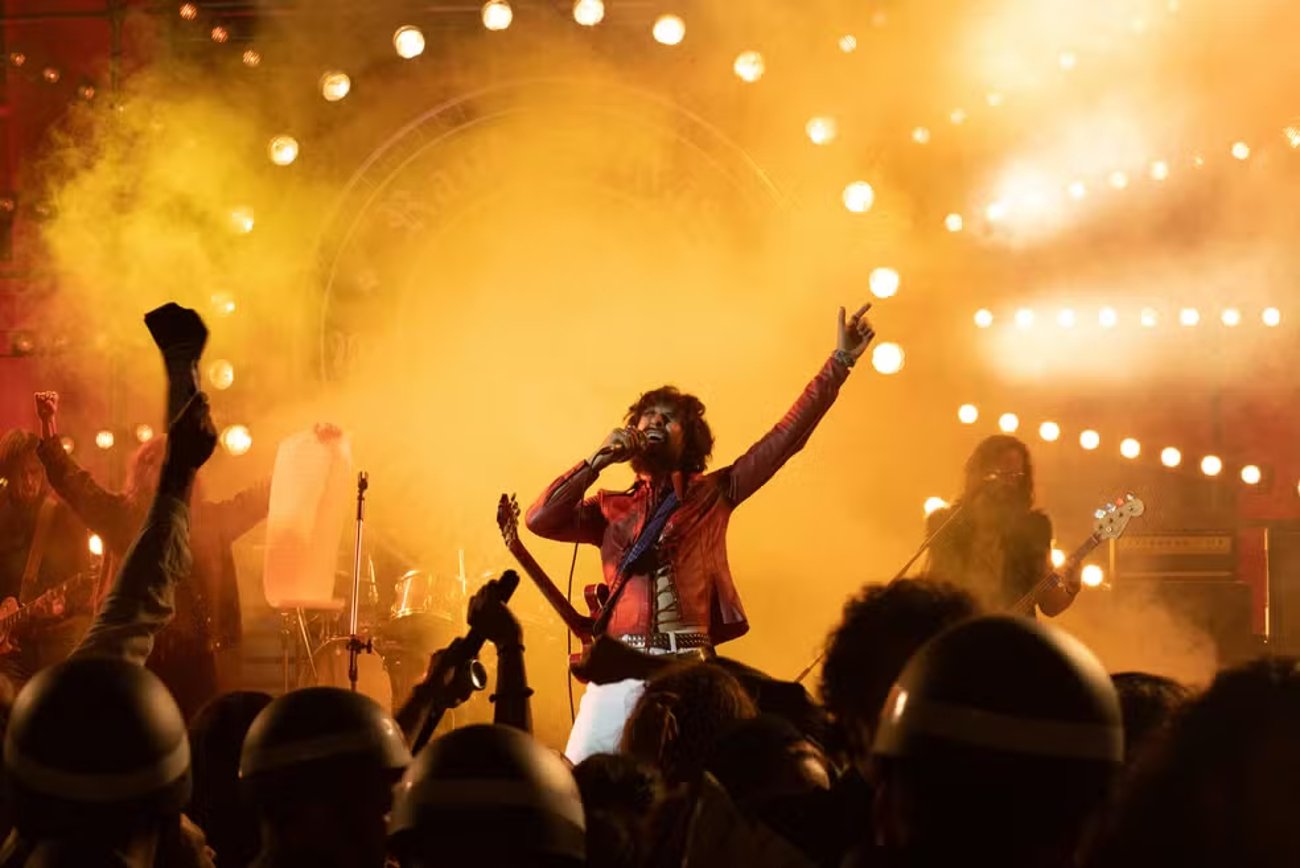 Show de Raul Seixas recriado pela série Raul Seixas Eu Sou, do Globoplay