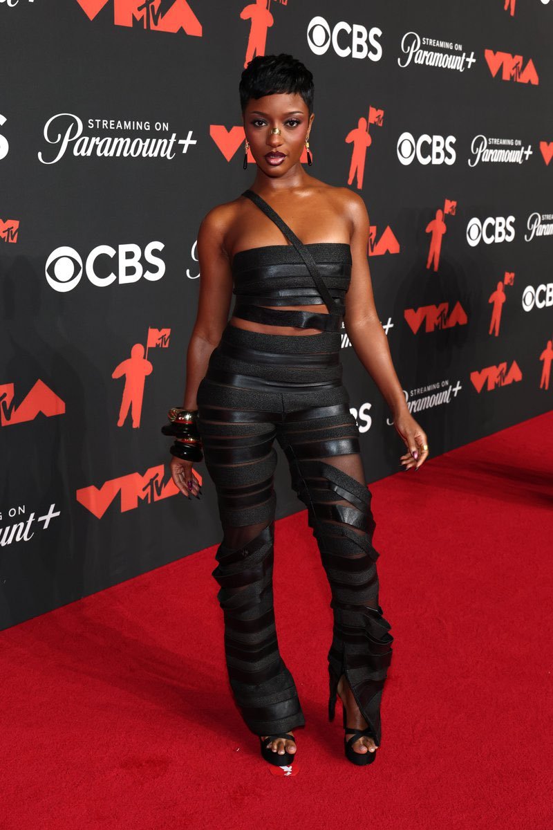 Looks do VMA 2025: Ayra Starr, de Gianfranco Ferré