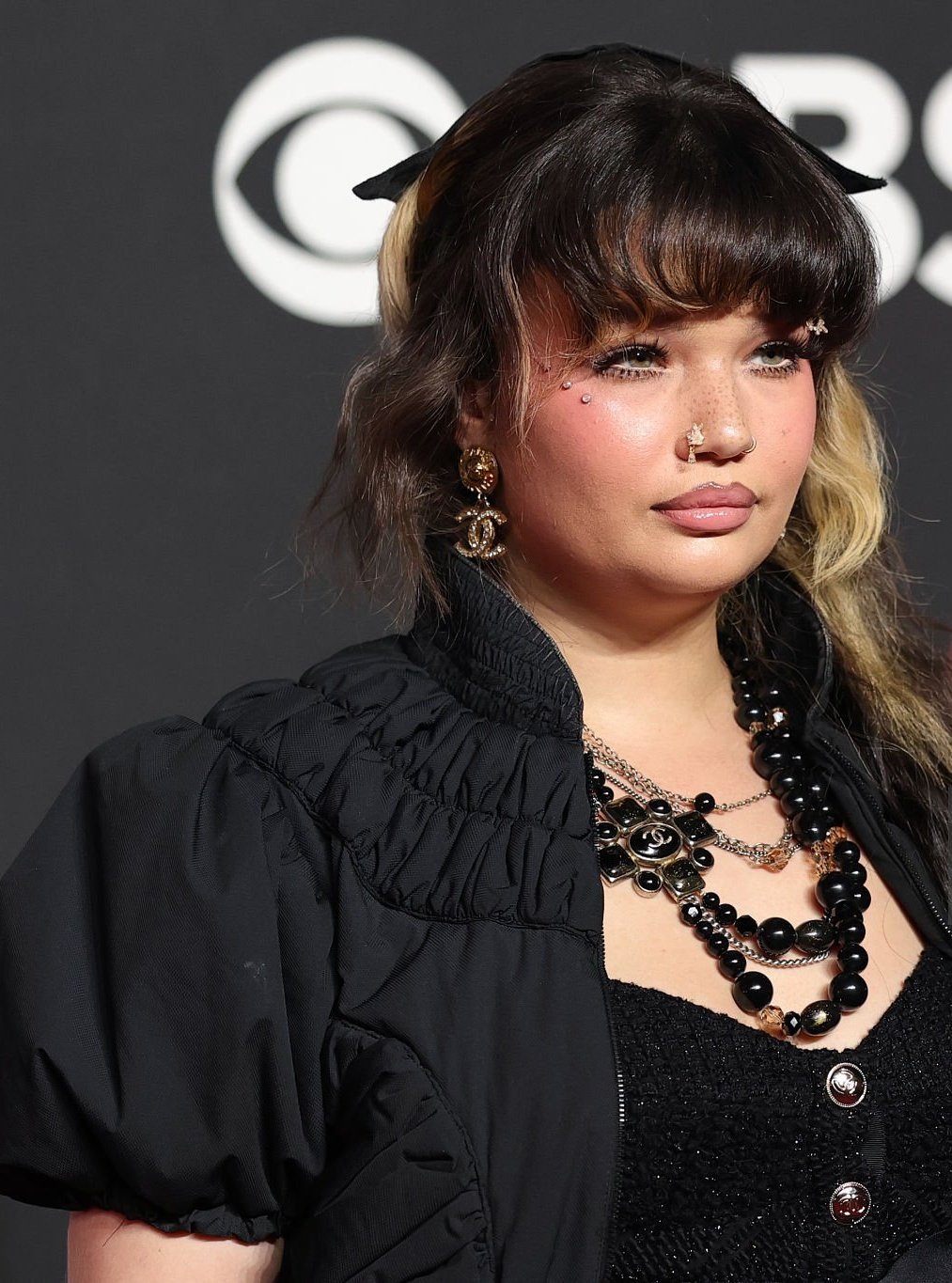 Looks do VMA 2025: Lola Young, de Chanel