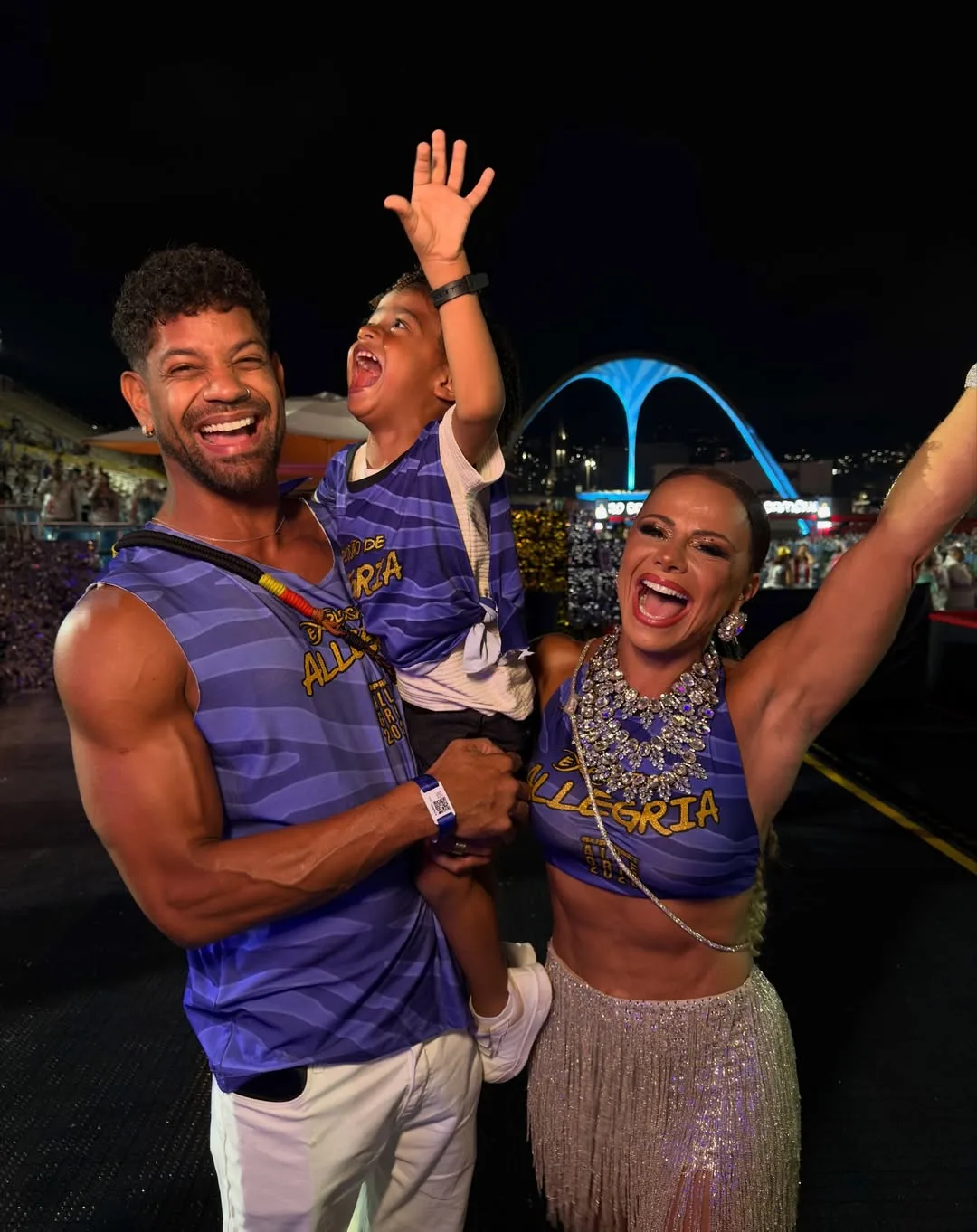 Joaquim, filho de Viviane Araújo e Guilherme Militão em clima de Carnaval 